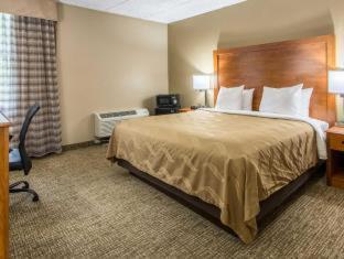 Greenridge Hotel Wickliffe Room photo