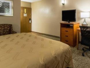 Greenridge Hotel Wickliffe Room photo